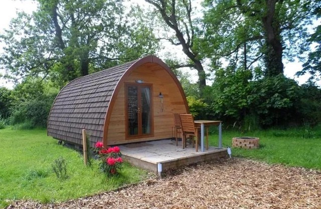 Stunning Dog Friendly Pod with Hot tub Sleeps 4