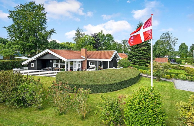 Stunning home in Hejls with kitchen