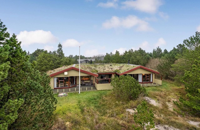 Stunning home in Rømø with kitchen