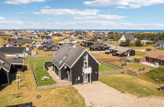 Stunning home in Thisted with kitchen