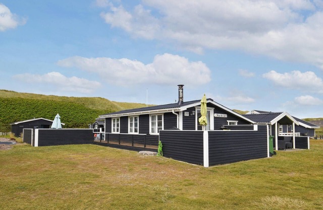 Stunning home in Ulfborg with WiFi