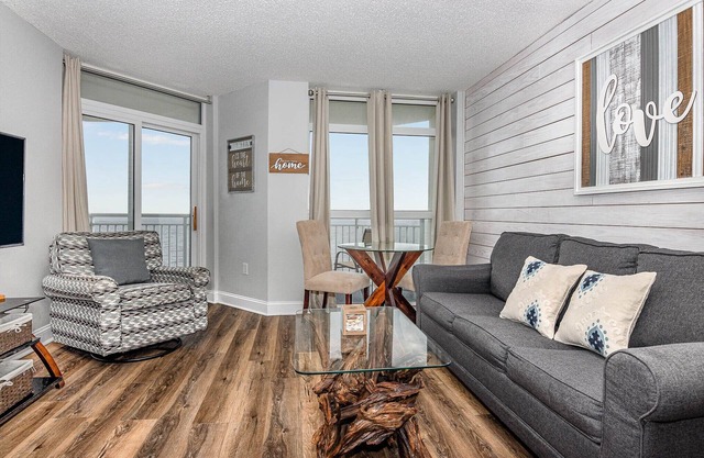 Stunning Oceanfront 2bd/2ba Condo in NMB