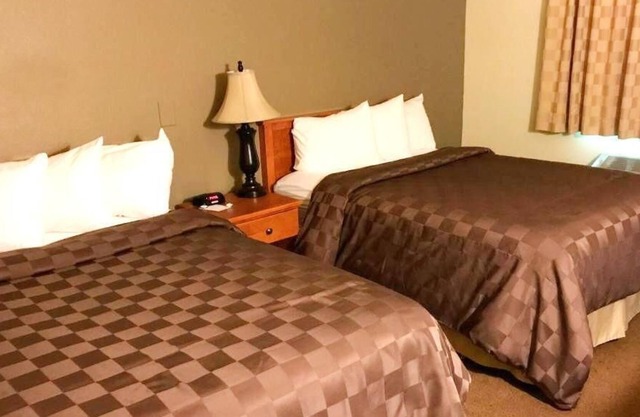 Stunning Views Await You! Budget-friendly, Pool, Short Drive to Kellogg Peak