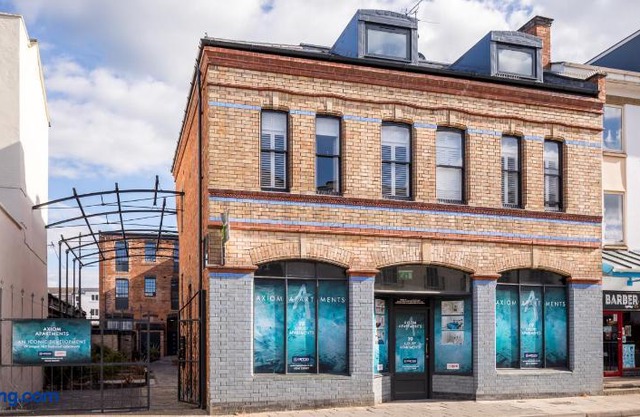 Stylish 2 Bedroom Town Centre Apartment