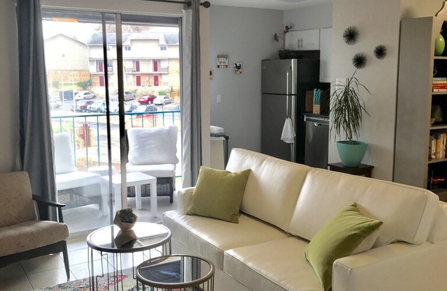 Stylish, comfortable close to Downtown, close to Town Lake