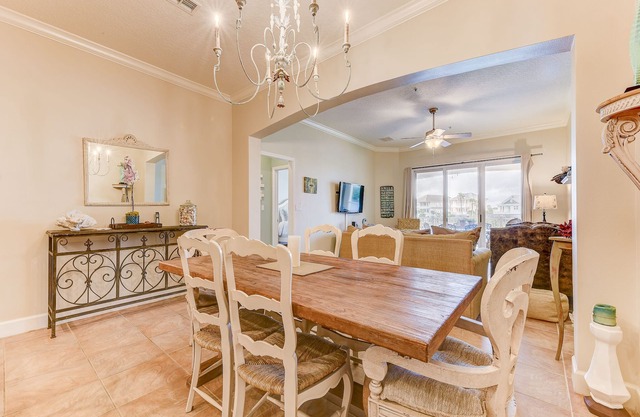 Stylish Condo with Heated Pools, Gym and Balcony Dining