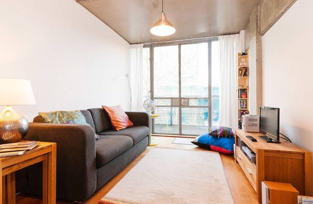 Stylish Loft by the Canal in Angel