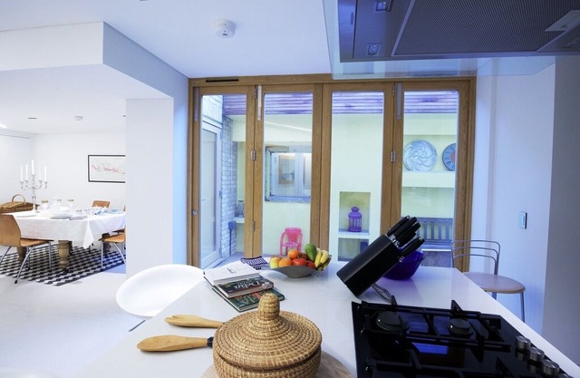 Stylish, modern 3-bed house in Barnes SW13