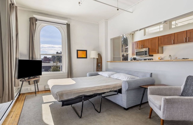 Suite 8-Not Pet Friendly