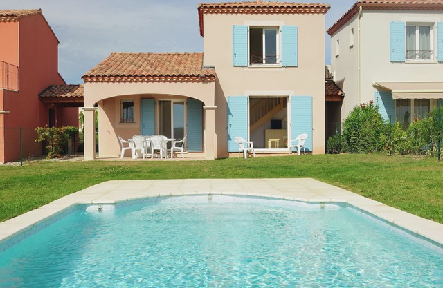 Summer villa with terrace or loggia, located in Languedoc