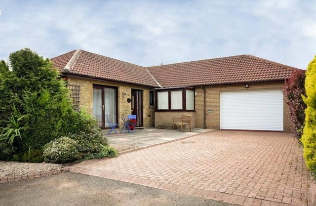 SUMMERFOLD, pet friendly, with a garden in Warkworth