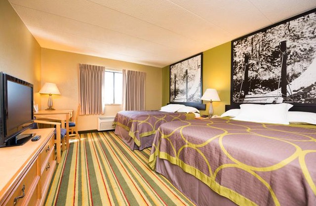 Super 8 by Wyndham Frederick