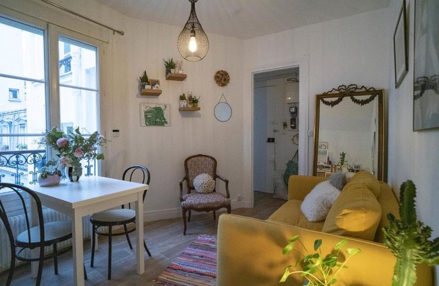 Superb cosy and bright apt near Sacré Coeur