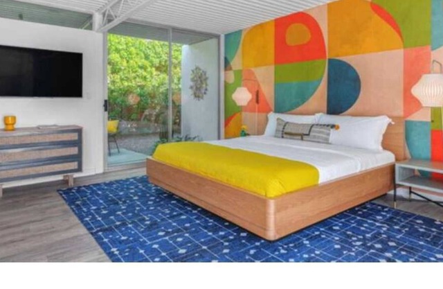 Superior King Suite in the heart of Palm Springs