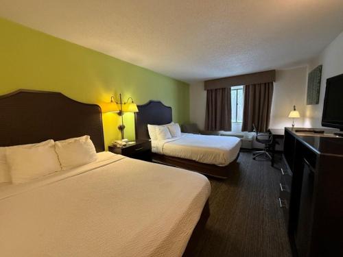 Grove City Inn 