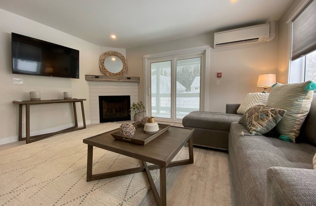 Swell Suite at Killington: Luxurious Renovated Condo 1BR/2BA. Close to Mtn! 642