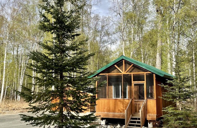 Talkeetna Wilderness Lodge - Studio Cabin #2 – Queen Bed