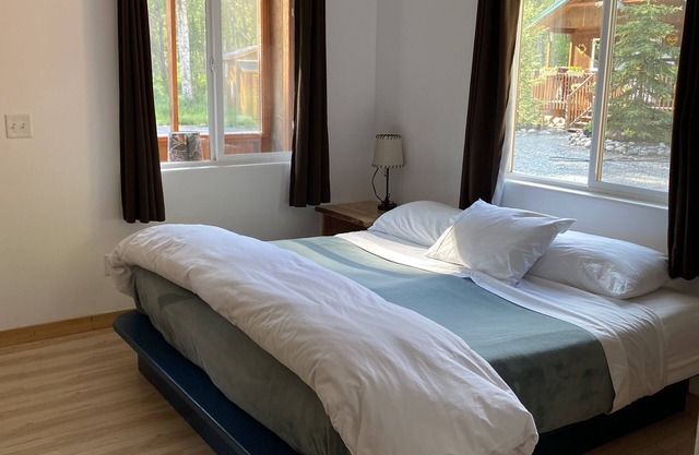 Talkeetna Wilderness Lodge - Studio Cabin #7 – King Bed