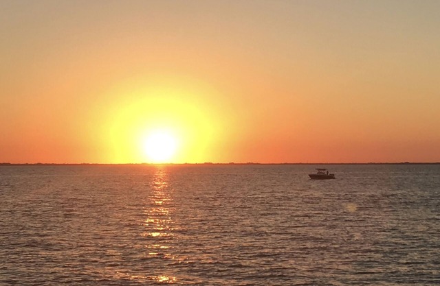 TAMPA BAY SPECTACULAR WATERFRONT VIEWS!