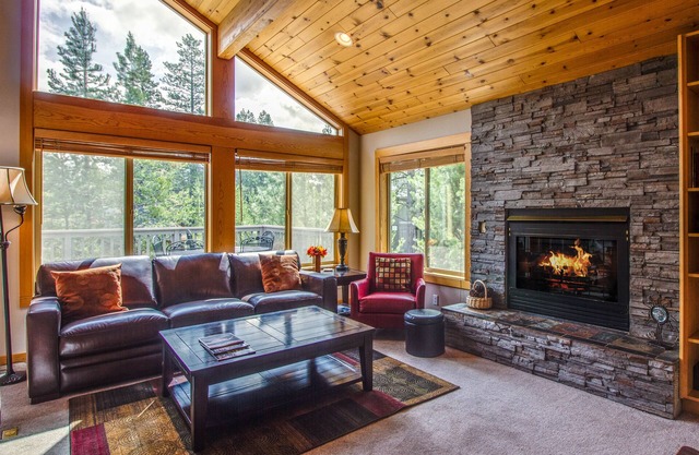 TANO33 - Near Fort Rock Park | Hot Tub, 5 Bikes, Ping Pong, Sleeps 10