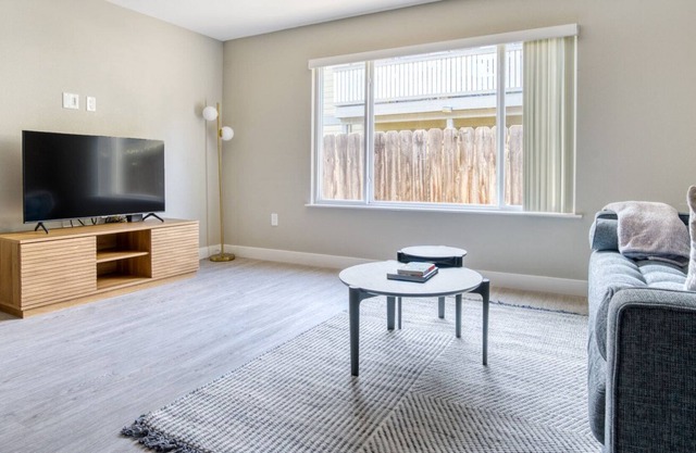 Tasteful Campbell 1BR w/ W/D, Pool, Gym, walk to WF + TJ, by Blueground