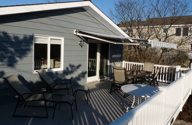 Terrific Oceanblock Property, 6 Houses from Beach!