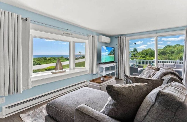 Snug Harbor Wallis Sands Beach 