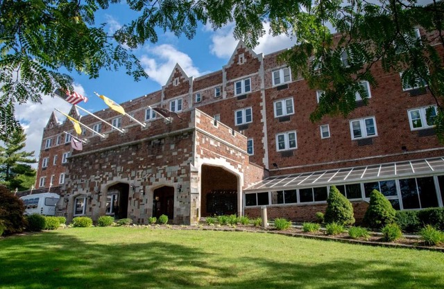 The Grand Summit Hotel 