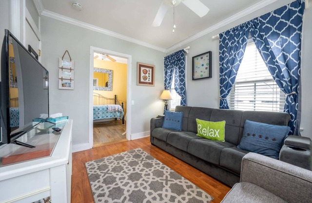 The Allenhurst, Beach Apartment 15 - Midsize 1.5 Bedroom - with Living Area, Ki