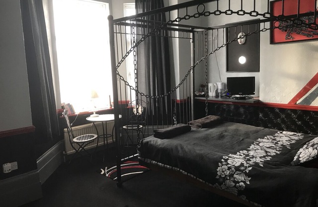 The Ankh Bedroom in Unusual Family home near the Sea