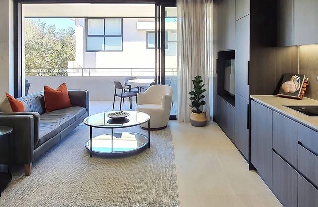 The Arden 5 Coogee. New Spacious Quiet Balcony Apartment, Meters to Beach