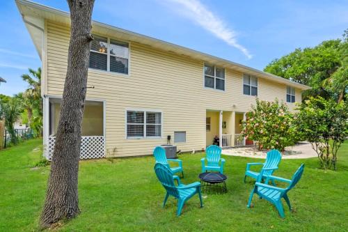 The Atomic Burst 50s Mid Century Apt in the Heart of St Aug Beach Steps to Sand Bites and Drinks