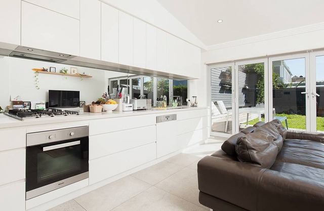 The Balmain Cottage - Four Bedroom House, Sleeps 5