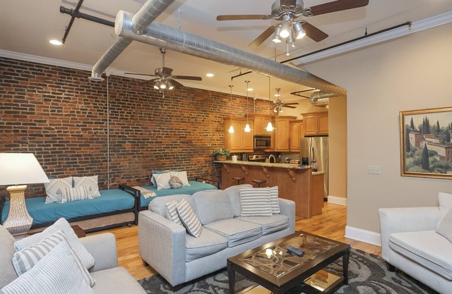 The Cash- Lofts at Noel Court, Downtown