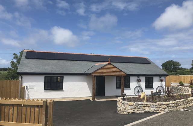 The Coachman's Halt - a cottage that sleeps 4 guests in 2 bedrooms