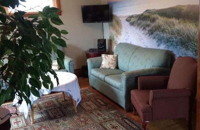 The Coastal Country House- just a few walking minutes from the sandy beach