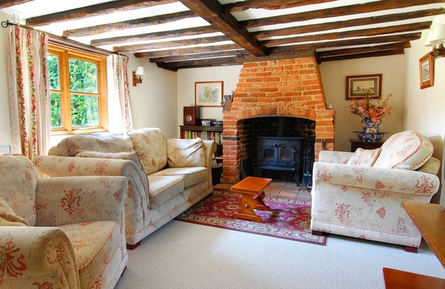 The Cottage - Two Bedroom House, Sleeps 4