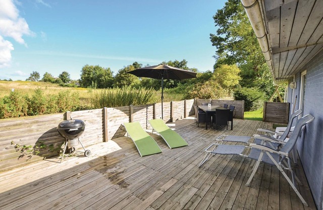 The cozy cottage is located in the quiet cottage settlement of Kettingskov.