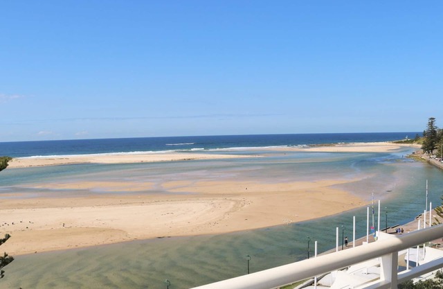 The Oaks Waterfront Resort 