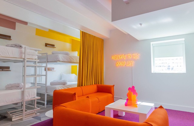 The Gallatin (Queen Suite 111) 4 Full Beds