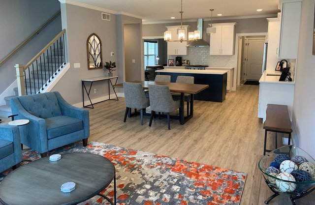 "The Isles" Townhome Located 6 blocks from ND