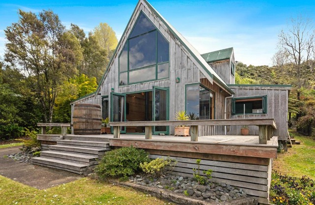 The Lakeview Chalet Tarawera Holiday 