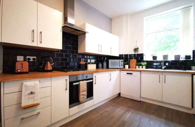 The Mellor - Holiday Home 10 Minutes to Manchester City Centre With Free Parking