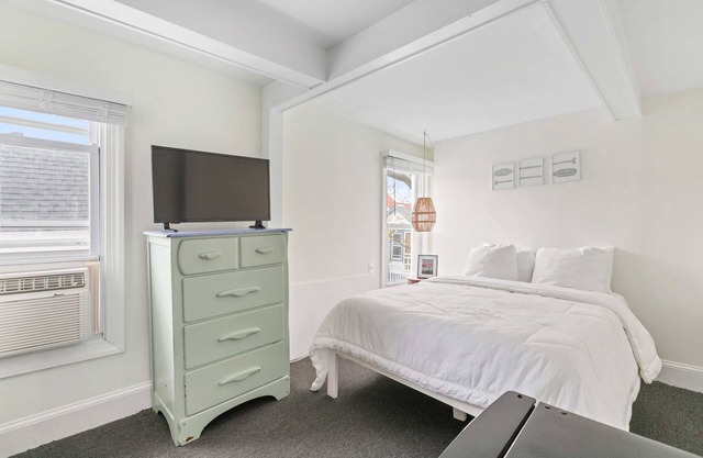 The Melrose, 2B- Private Bed & Bath