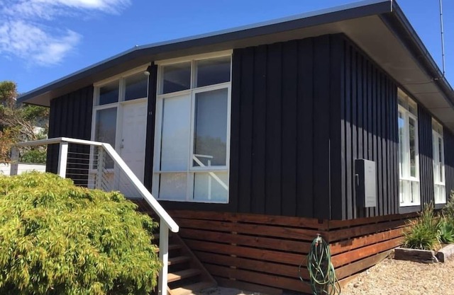 The Sandy Point Beach House - 2 Bedroom, 1 Bathroom, sleeps 5