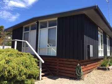 The Sandy Point Beach House - 2 Bedroom, 1 Bathroom, Sleeps 5