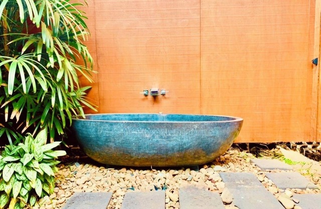 The Sea Life: Moments to Beach + Private Outdoor Bath + Fireplace + Firepit