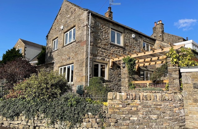 THE SHIPPON, family friendly, with open fire in Grassington