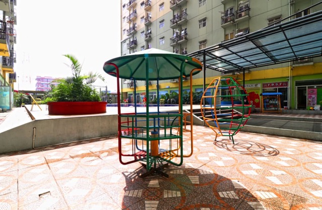 The Suites Metro Apartment by Desta Farispro