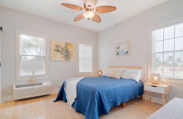 The Sunset 34 |1 Block to the Ocean | Island 1bd +parking